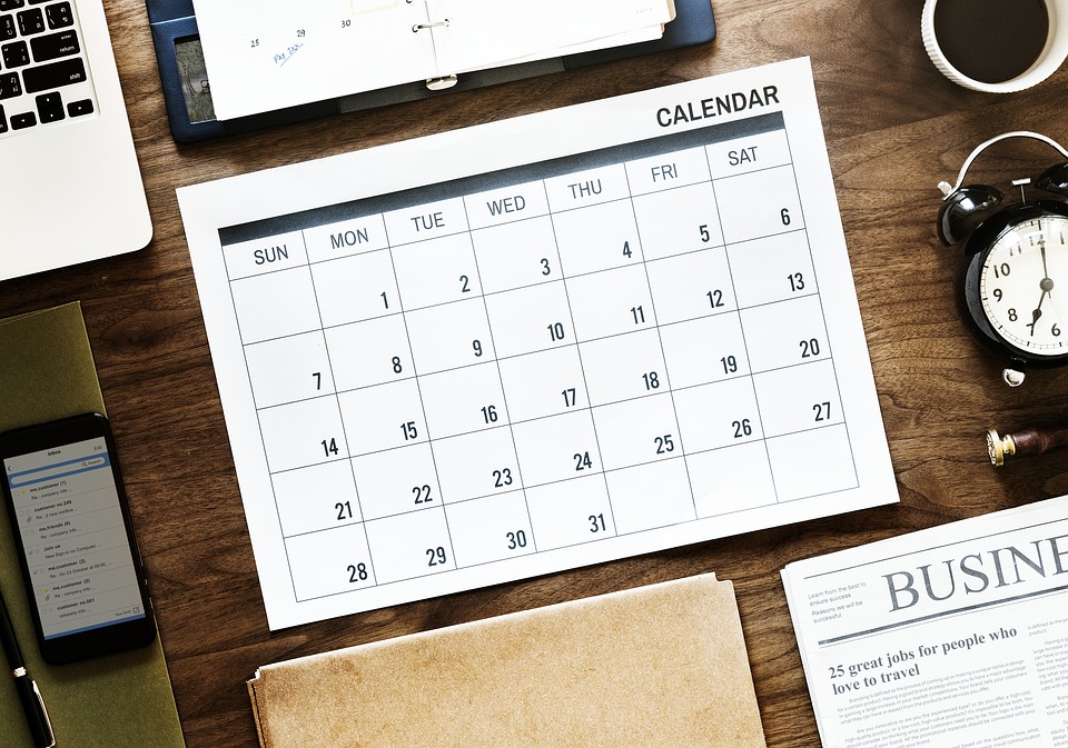紙 ビジネス ドキュメント オフィス 空気 議題 予定 手配 カレンダー クローズアップ