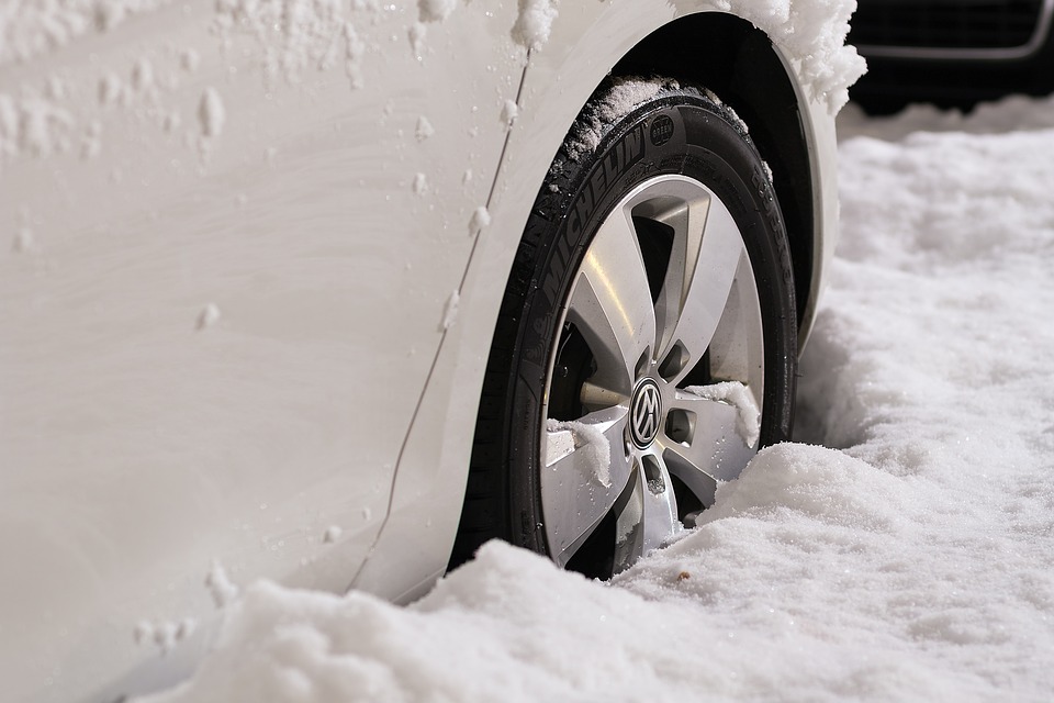 ホイール リム 自動 自動車 車 車両 新着 タイヤ 装置 輸送 冬 雪 寒い 氷
